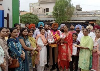 ਸੰਘੇੜਾ ਸਕੂਲ ਦੇ ਸਟੇਟ ਐਵਾਰਡੀ ਅਧਿਆਪਕ ਦਾ ਪੰਚਾਇਤ, ਸਟਾਫ, ਮਾਪਿਆਂ ਤੇ ਬੱਚਿਆਂ ਨੇ ਕੀਤਾ ਨਿੱਘਾ ਸਵਾਗਤ