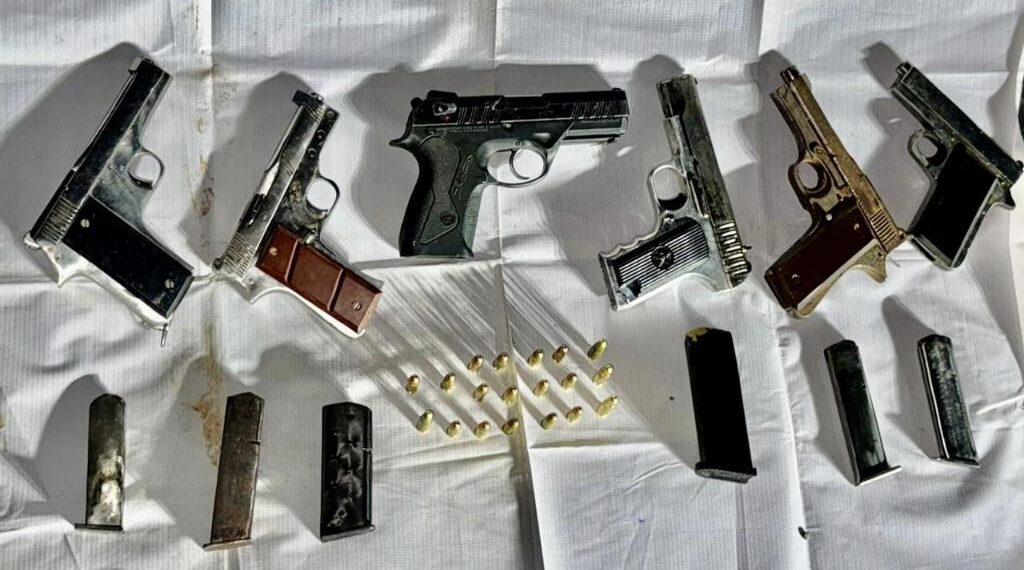 ਬਰਨਾਲਾ ਤੋਂ ਬੰਬੀਹਾ ਗੈਂਗ ਦੇ ਦੋ ਕਾਰਕੁਨ 6 ਪਿਸਤੌਲਾਂ ਸਮੇਤ ਕਾਬੂ