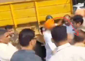 ਕਿਸਾਨ ਆਗੂ ਗੁਰਨਾਮ ਸਿੰਘ ਚਡੂਨੀ ਨੇ ਧਰਨੇ ਦੌਰਾਨ ਅਫ਼ਸਰ ਦੇ ਮਾਰਿਆ ਥੱਪੜ