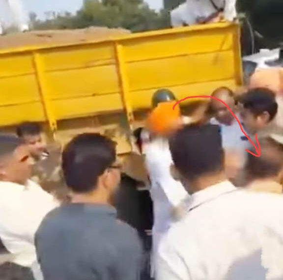 ਕਿਸਾਨ ਆਗੂ ਗੁਰਨਾਮ ਸਿੰਘ ਚਡੂਨੀ ਨੇ ਧਰਨੇ ਦੌਰਾਨ ਅਫ਼ਸਰ ਦੇ ਮਾਰਿਆ ਥੱਪੜ