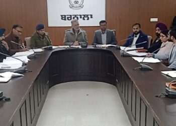 ਪੰਜਾਬ ਦੇ ਸਰਕਾਰੀ ਸਮਾਗਮਾਂ ਦੇ ਹੋਰਡਿੰਗਾਂ ‘ਤੇ ਕੇਜਰੀਵਾਲ ਦੀਆਂ ਫੋਟੋਆਂ ਸਬੰਧੀ ਸਵਾਲ ਦਾ ਸਿਹਤ ਮੰਤਰੀ ਨੇ ਦਿੱਤਾ ਗੋਲਮੋਲ ਜਵਾਬ