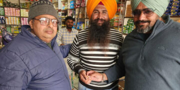 ਇਮਾਨਦਾਰੀ ਦੀ ਮਿਸਾਲ…ਸੜਕ ਤੋਂ ਲੱਭਿਆ ਸੋਨੇ ਦਾ ਟੋਪਸ ਮਾਲਕ ਨੂੰ ਕੀਤਾ ਵਾਪਸ