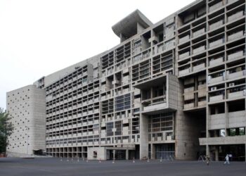 CM ਭਗਵੰਤ ਮਾਨ ‘ਤੇ ਫੁੱਲਾਂ ਦੀ ਵਰਖਾ ਕਰਨ ਵਾਲਿਆਂ ਨੇ ਵੀ ਬਦਲ ਲਏ ਤੇਵਰ