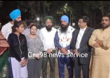 ਰਾਤ ਦੇ 10 ਵਜੇ DEO ਨੇ ਡੀਸੀ ਦਫ਼ਤਰ ਅੱਗੇ ਧਰਨੇ ‘ਤੇ ਬੈਠੀ ਵਿਦਿਆਰਥਣ ਨੂੰ ਪੇਪਰ ਲੈਣ ਦਾ ਦਿੱਤਾ ਭਰੋਸਾ…ਤਾਂ ਧਰਨਾ ਚੁੱਕਿਆ