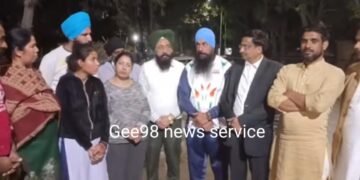 ਰਾਤ ਦੇ 10 ਵਜੇ DEO ਨੇ ਡੀਸੀ ਦਫ਼ਤਰ ਅੱਗੇ ਧਰਨੇ ‘ਤੇ ਬੈਠੀ ਵਿਦਿਆਰਥਣ ਨੂੰ ਪੇਪਰ ਲੈਣ ਦਾ ਦਿੱਤਾ ਭਰੋਸਾ…ਤਾਂ ਧਰਨਾ ਚੁੱਕਿਆ