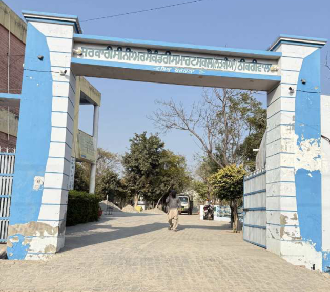 ਠੀਕਰੀਵਾਲਾ ਕੰਨਿਆ ਸਕੂਲ ਦੇ ਪ੍ਰਿੰਸੀਪਲ ‘ਤੇ ਲੱਗੇ ਗੰਭੀਰ ਦੋਸ਼…ਪਿੰਡ ਵਾਸੀਆਂ ਨੇ ਡੀਸੀ ਨੂੰ ਦਿੱਤੀ ਸ਼ਿਕਾਇਤ