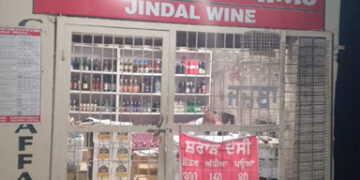 ਦਿਨ ਦਿਹਾੜੇ ਲੁੱਟਿਆ ਸ਼ਰਾਬ ਦਾ ਠੇਕਾ…ਮਹਿੰਗੀ ਸ਼ਰਾਬ, ਨਗਦੀ ਤੇ ਮੋਬਾਈਲ ਲੁੱਟ ਕੇ ਫਰਾਰ