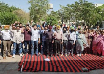 ਪੰਜਾਬ ਦੇ ਸਾਰੇ ਮੁਲਾਜ਼ਮਾਂ ਦੀ ਹੜ੍ਹਤਾਲ…SHO ਖ਼ਿਲਾਫ਼ ਸਖ਼ਤ ਧਰਾਵਾਂ ਤਹਿਤ ਮੁਕੱਦਮਾ ਦਰਜ ਕਰਨ ਦੀ ਮੰਗ