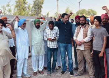 ਬਰਨਾਲਾ ‘ਚ ਸਪਰੇਅ ਪੀ ਗਿਆ ਨੌਜਵਾਨ…ਪਰਿਵਾਰ ਨੇ SHO ਅਤੇ aap ਦੇ ਹਲਕਾ ਇੰਚਾਰਜ ‘ਤੇ ਲਗਾਏ ਦੋਸ਼