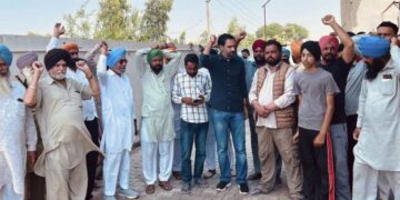 ਬਰਨਾਲਾ ‘ਚ ਸਪਰੇਅ ਪੀ ਗਿਆ ਨੌਜਵਾਨ…ਪਰਿਵਾਰ ਨੇ SHO ਅਤੇ aap ਦੇ ਹਲਕਾ ਇੰਚਾਰਜ ‘ਤੇ ਲਗਾਏ ਦੋਸ਼