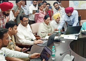 ਬਰਨਾਲਾ ਦੇ DC, SSP ਨੇ ਆਪਣੇ ਵੇਰਵੇ ਦਰਜ ਕਰਕੇ ਸਵੈ ਜਨਗਨਣਾ ਦੀ ਕੀਤੀ ਸ਼ੁਰੂਆਤ