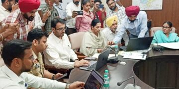 ਬਰਨਾਲਾ ਦੇ DC, SSP ਨੇ ਆਪਣੇ ਵੇਰਵੇ ਦਰਜ ਕਰਕੇ ਸਵੈ ਜਨਗਨਣਾ ਦੀ ਕੀਤੀ ਸ਼ੁਰੂਆਤ