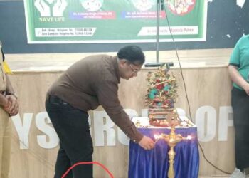 ਦੀਵੇ ਥੱਲੇ ਹਨੇਰਾ…ਬੱਚਿਆਂ ਨੂੰ ਨੈਤਿਕ ਸਿੱਖਿਆ ਦਾ ਪਾਠ ਪੜ੍ਹਾਉਣ ਵਾਲਿਆਂ ਨੇ ਉਡਾਈਆਂ ਧਾਰਮਿਕ ਨਿਯਮਾਂ ਦੀਆਂ ਧੱਜੀਆਂ