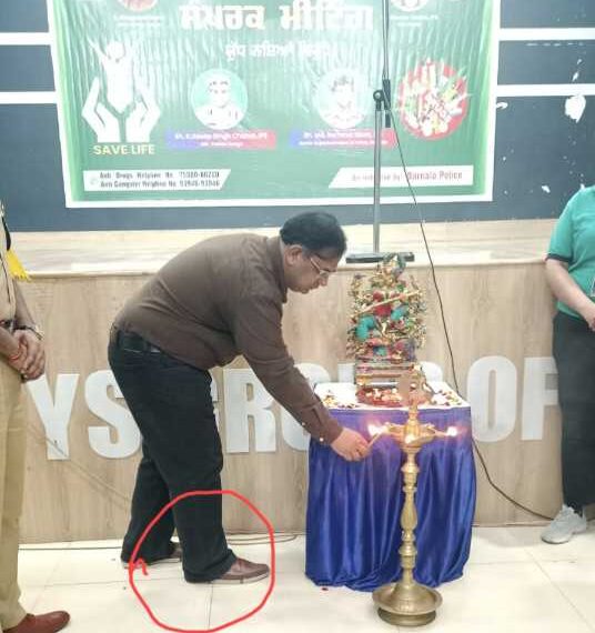 ਦੀਵੇ ਥੱਲੇ ਹਨੇਰਾ…ਬੱਚਿਆਂ ਨੂੰ ਨੈਤਿਕ ਸਿੱਖਿਆ ਦਾ ਪਾਠ ਪੜ੍ਹਾਉਣ ਵਾਲਿਆਂ ਨੇ ਉਡਾਈਆਂ ਧਾਰਮਿਕ ਨਿਯਮਾਂ ਦੀਆਂ ਧੱਜੀਆਂ