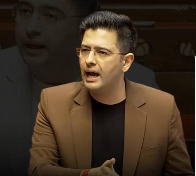 MP ਰਾਘਵ ਚੱਢਾ ਦਾ ਕੇਜਰੀਵਾਲ ਨੂੰ ਸਖ਼ਤ ਸੁਨੇਹਾ…ਸਮਾਂ ਆਉਣ ‘ਤੇ ਜ਼ੁਬਾਨ ਖੋਲਣ ਦੇ ਦਿੱਤੇ ਸੰਕੇਤ