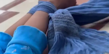 ਮਹਿਲਾ ASI ਦੀ ਦਰਿੰਦਗੀ….ਪੰਜ ਸਾਲ ਦੀ ਬੱਚੀ ਦੇ ਹੱਥ ਪੈਰ ਬੰਨ੍ਹ ਕੇ ਧੁੱਪੇ ਸੁੱਟ ਦਿੱਤਾ