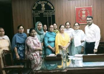 ਸਾਡਾ ਹੱਕ ਐਥੇ ਰੱਖ…ਆਂਗਣਵਾੜੀ ਵਰਕਰਾਂ ਨੇ ਆਪਣੇ ਲਈ ਖਰੀਦੇ ਮੋਬਾਇਲ ਹੋਰ ਮੁਲਾਜ਼ਮਾਂ ਨੂੰ ਦੇਣ ਦਾ ਕੀਤਾ ਵਿਰੋਧ