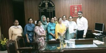 ਸਾਡਾ ਹੱਕ ਐਥੇ ਰੱਖ…ਆਂਗਣਵਾੜੀ ਵਰਕਰਾਂ ਨੇ ਆਪਣੇ ਲਈ ਖਰੀਦੇ ਮੋਬਾਇਲ ਹੋਰ ਮੁਲਾਜ਼ਮਾਂ ਨੂੰ ਦੇਣ ਦਾ ਕੀਤਾ ਵਿਰੋਧ