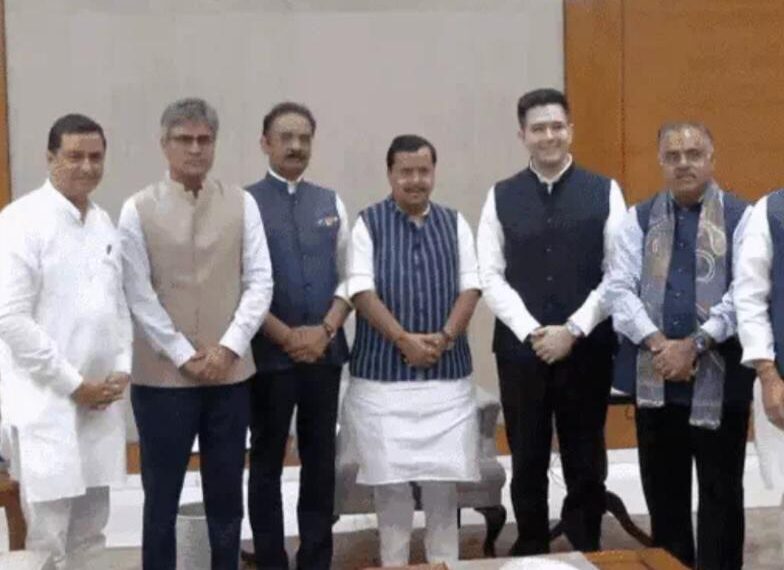 ਆਪਣੇ ਬਾਗੀ ਰਾਜ ਸਭਾ ਮੈਂਬਰਾਂ ਦੇ ਖ਼ਿਲਾਫ਼ aap ਦਲ ਬਦਲੀ ਕਾਨੂੰਨ ਤਹਿਤ ਕਰੇਗੀ ਕਾਰਵਾਈ ਦੀ ਮੰਗ