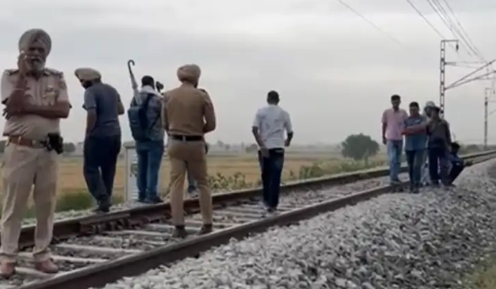 ਰੇਲਵੇ ਟਰੈਕ ‘ਤੇ ਬੰਬ ਧਮਾਕੇ ਦੇ ਮਾਮਲੇ ‘ਚ ਚਾਰ ਜਣੇ ਗ੍ਰਿਫ਼ਤਾਰ