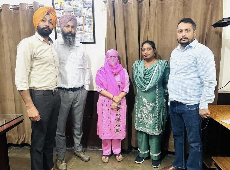 ਬੀਬੀਆਂ ਕਿਹੜਾ ਘੱਟ ਆਂ…ਵਿਜੀਲੈਂਸ ਬਿਊਰੋ ਵੱਲੋਂ 15000 ਰੁਪਏ ਰਿਸ਼ਵਤ ਲੈਂਦੀ BDPO ਰੰਗੇ ਹੱਥੀਂ ਕਾਬੂ