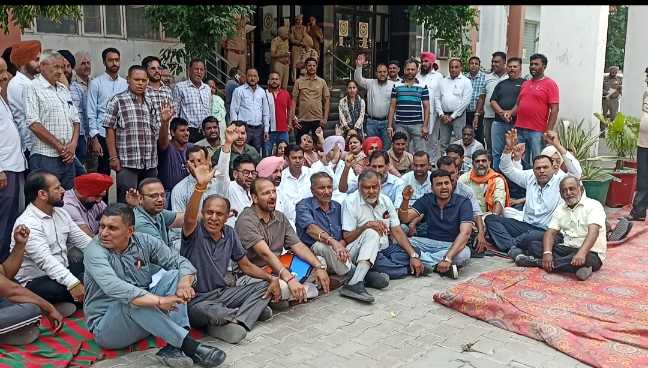 ਬਰਨਾਲਾ ਬੰਦ ਦਾ ਸੱਦਾ : ਗੰਦੀ ਰਾਜਨੀਤੀ ਨੇ ਸ਼ਹਿਰ ਦੀ ਭਾਈਚਾਰਕ ਸਾਂਝ ਵਿੱਚ ਘੋਲ ਦਿੱਤੀ ਕੁੜੱਤਣ….!