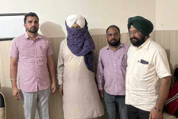 ਧਨੌਲਾ ਤਹਿਸੀਲ ‘ਚ ਰਜਿਸਟਰੀ ਲਿਖਾਈ ਤੋਂ ਵੱਧ ਪੈਸੇ ਲੈਣ ਵਾਲਾ ਵਸੀਕਾ ਵਿਜੀਲੈਂਸ ਨੇ ਚੁੱਕ ਲਿਆ