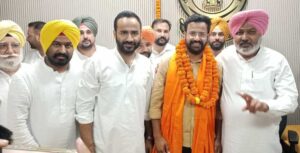 ਮੀਤ ਹੇਅਰ ਨੇ ਪੁਗਾਤੀ ਯਾਰੀ…ਮੇਅਰ ਦੀ ਕੁਰਸੀ ‘ਤੇ ਬਿਠਾਤਾ ‘ਯਾਰ’ ਪਟਵਾਰੀ