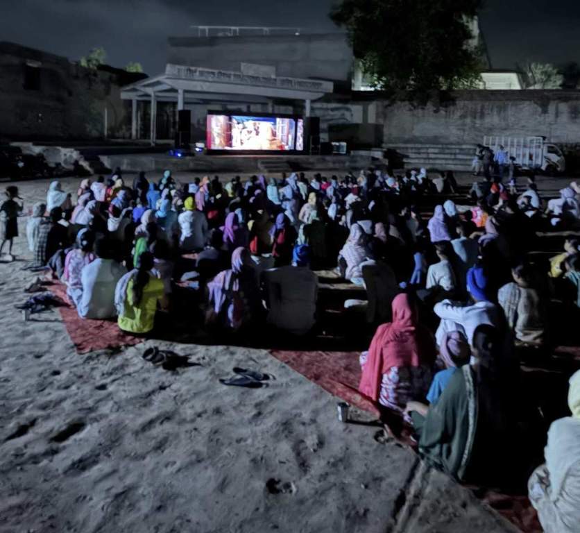 ਬਰਨਾਲਾ ਦੇ ਕੰਨਿਆ ਹਾਈ ਸਕੂਲ ਦੇ ਗਰਾਊਂਡ ਵਿੱਚ ਦਿਖਾਈ ਗਈ ਫਿਲਮ ‘ਸਤਲੁਜ’…..!