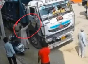 VIP ਮਿਜ਼ਾਜ….AAP MLA ਨੇ ਆਪਣੀ ਗੱਡੀ ਨੂੰ ਸਾਈਡ ਨਾ ਦੇਣ ‘ਤੇ ਟਰੱਕ ਡਰਾਈਵਰ ਦੇ ਮਾਰਿਆ ਥੱਪੜ
